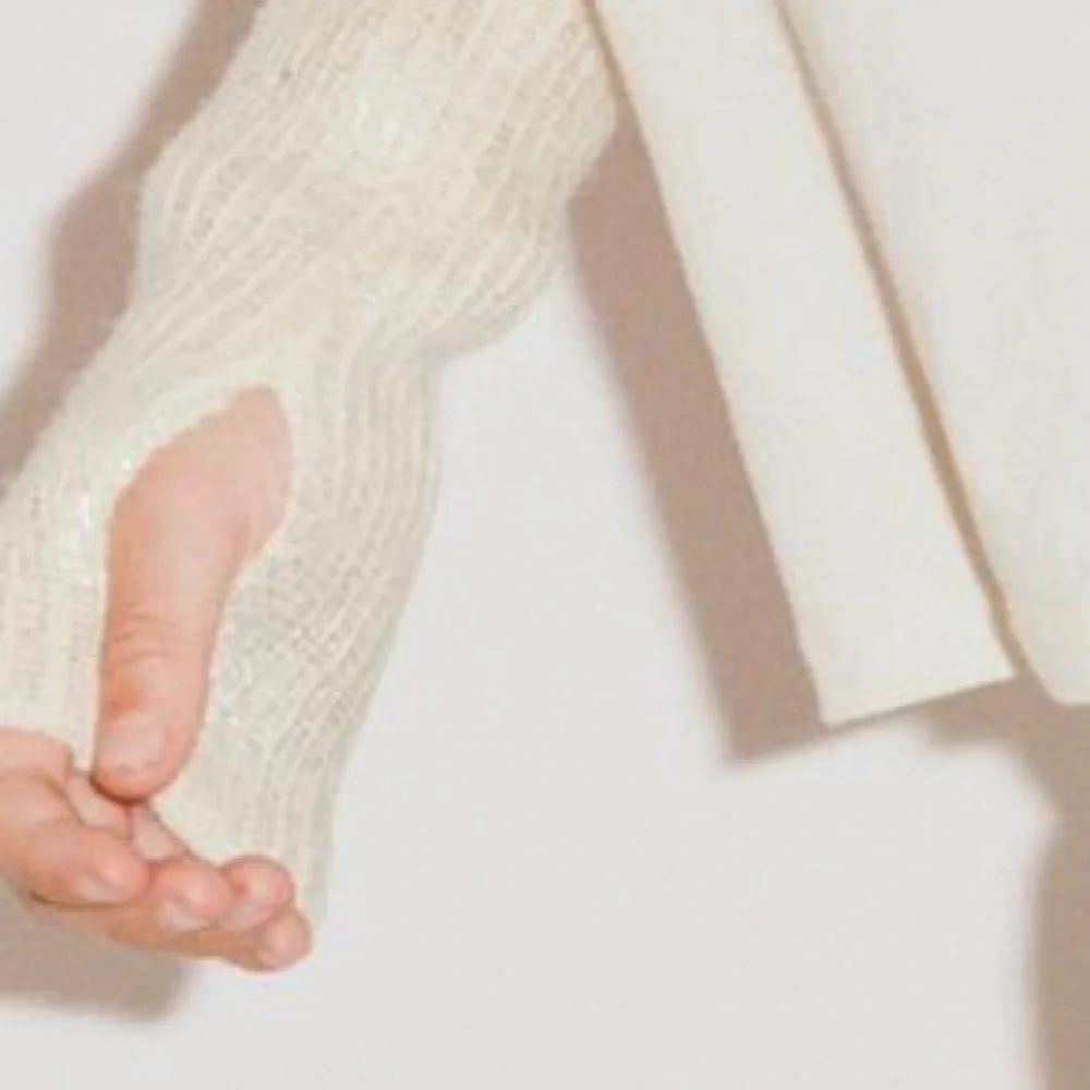 NWT. Zara Kids Cream Ribbed Knit Mittens. Size 10-14.
